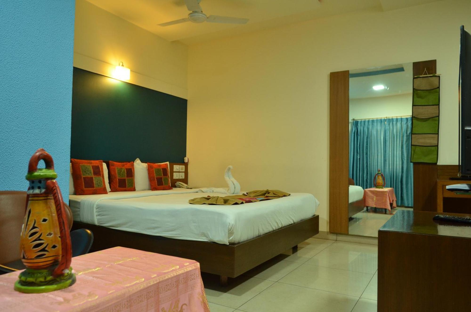 Cubbon Suites - 10 Minute Walk To Mg Road, Mg Road Metro And Church Street Бангалор Экстерьер фото