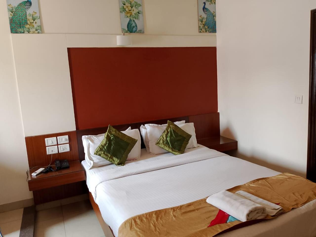 Cubbon Suites - 10 Minute Walk To Mg Road, Mg Road Metro And Church Street Бангалор Экстерьер фото